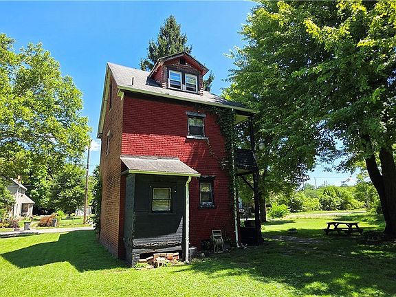 3rd image of 1120 Franklin Ave