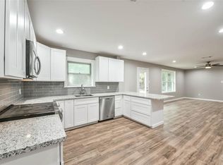328 Linnwood Dr N, New Caney, TX 77357