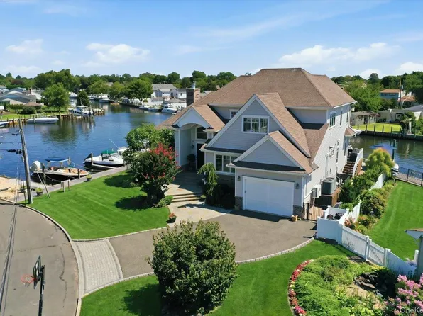 11 Angelica Court, West Babylon, NY 11704