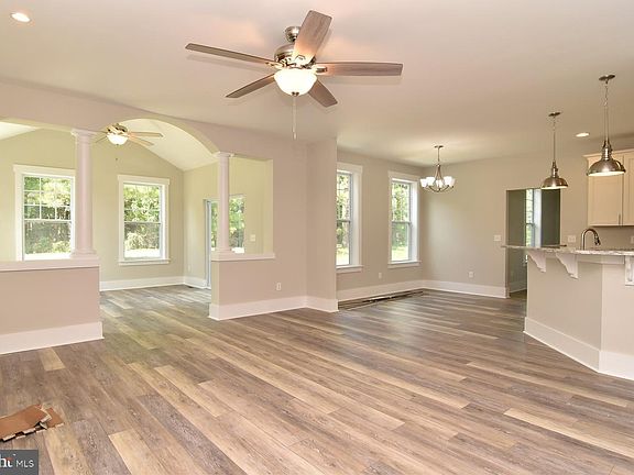 4th image of 131 Oysterman Dr
