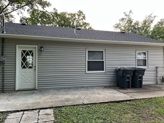 2nd image of 5005 Warren Dr