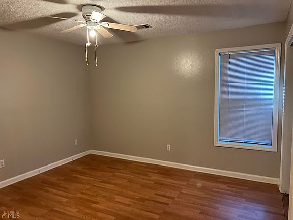5th image of 4001 Hawthorne Cir SE APT 2