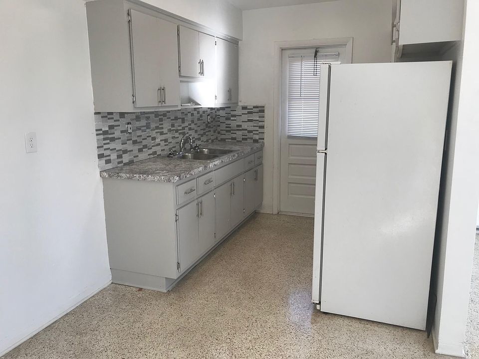 1st image of 1970 NE 172nd St APT 6