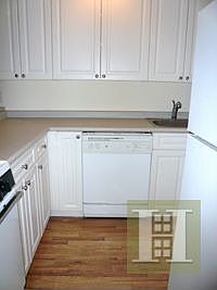 3rd image of 304 Mulberry St APT 2L