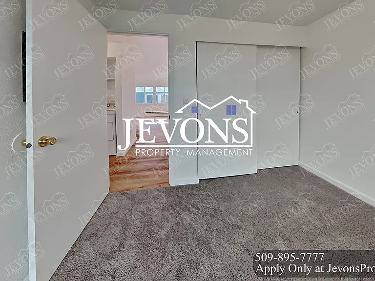 1722 E 56th St #2 — Photo 18