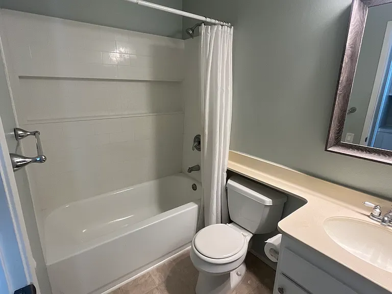 Private full bath in 2nd bedroom