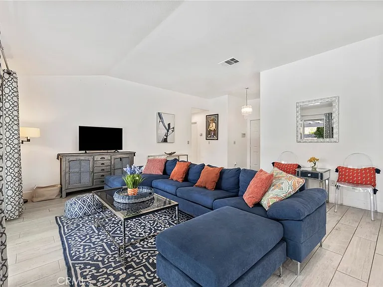 1479 E Francis Dr — Photo 5