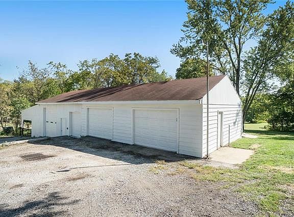 5th image of 8701 NW Crest Dr