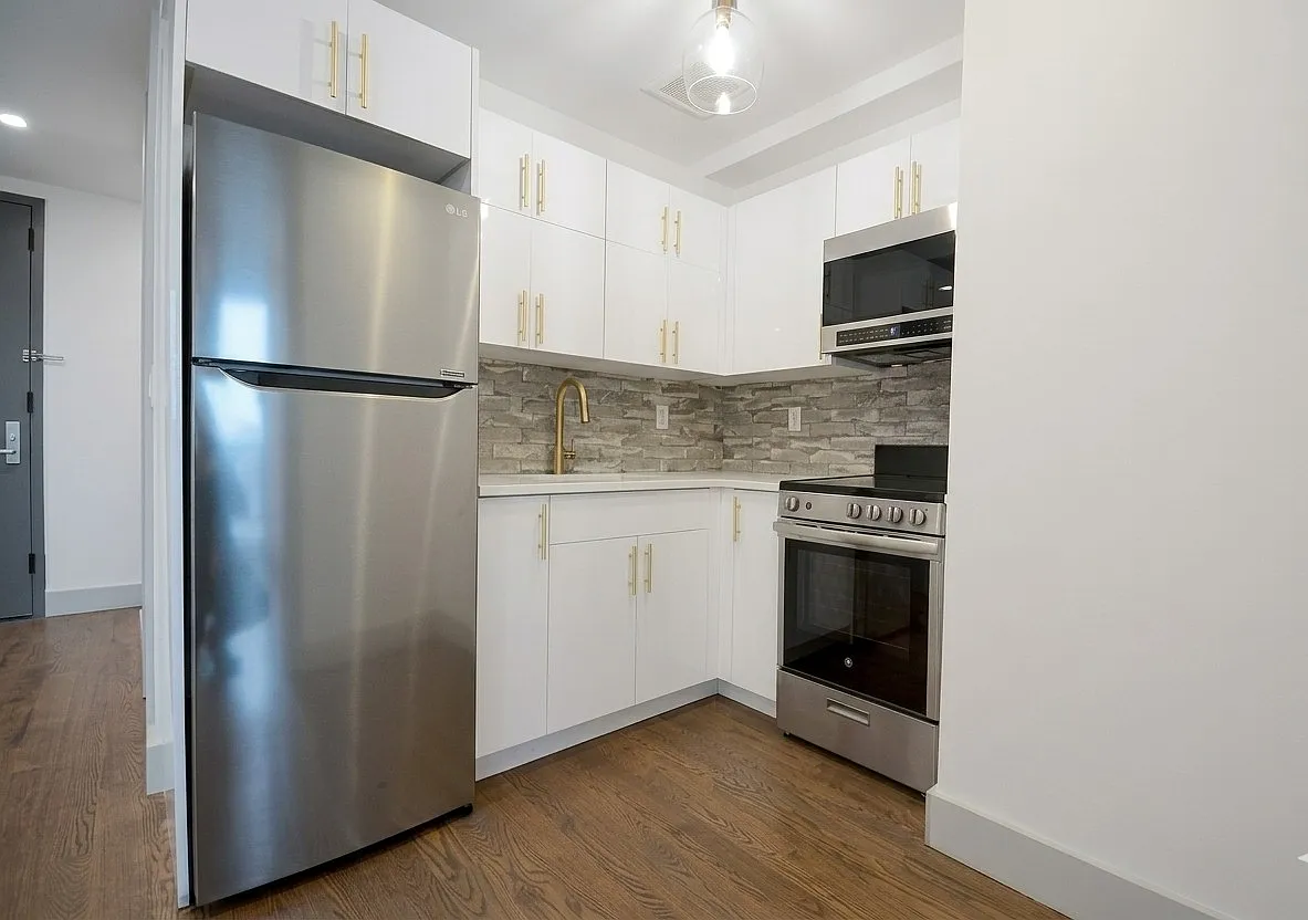 896 New York Avenue — Photo 2