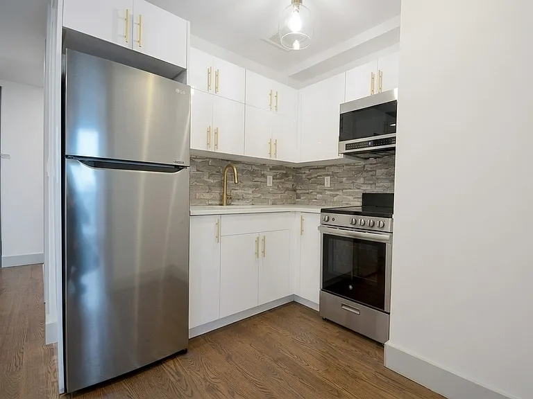 896 New York Ave #4B — Photo 2