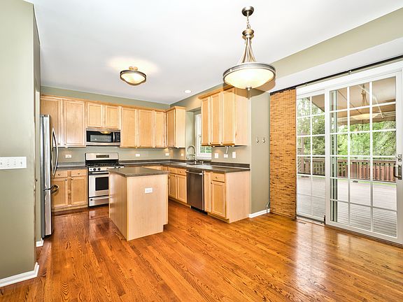 5th image of 945 Summerhill Dr #2