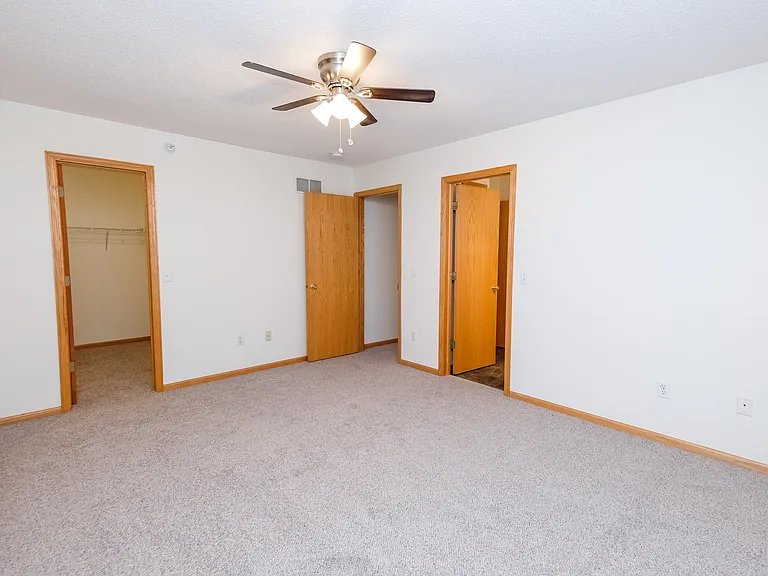 Oak Pointe Townhomes — Photo 22
