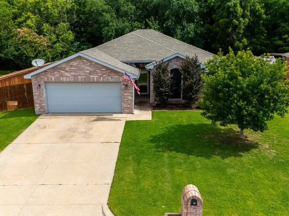 213 King Arthur Dr, Weatherford, TX 76086