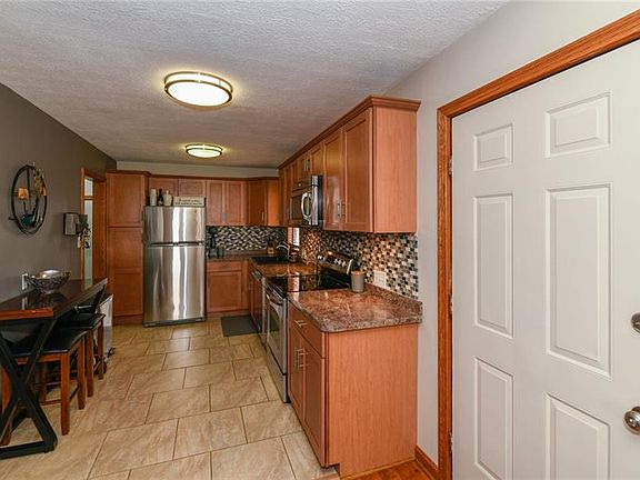 5th image of 2395 Parkview Dr