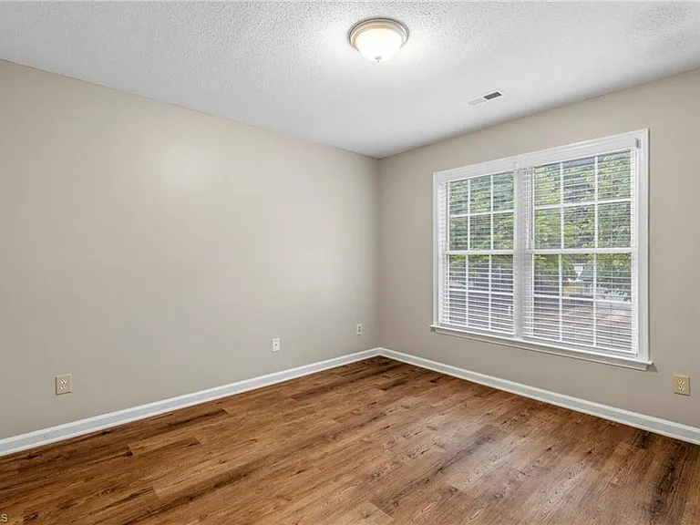 2320 Meadow Gate Dr — Photo 29