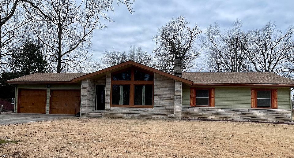 1st image of 205 Woodlake Ln