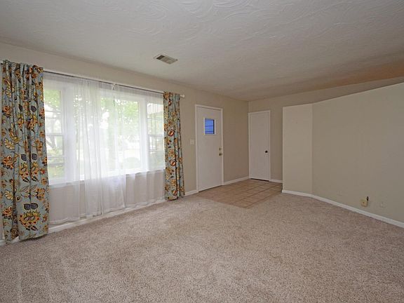 5th image of 2416 Findlater Ct