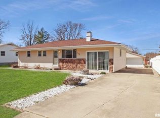 305 Elmhurst Dr, Washington, IL 61571