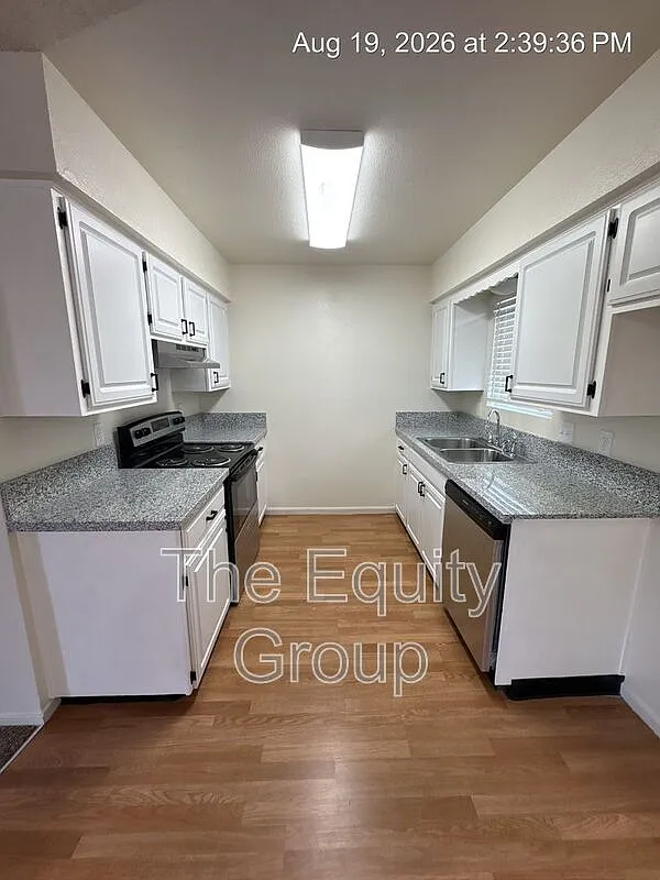 2 bed, 1.0 bath, $1,050 — Photo 4