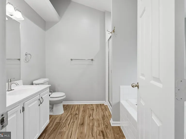 7035 Kings Manor Dr — Photo 35