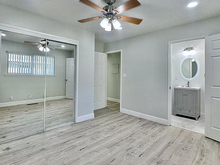 655 Mariposa Ave — Photo 15