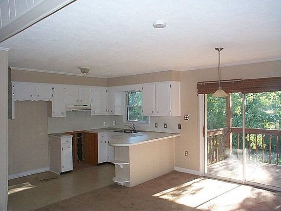 3rd image of 120 Kirkwood Dr