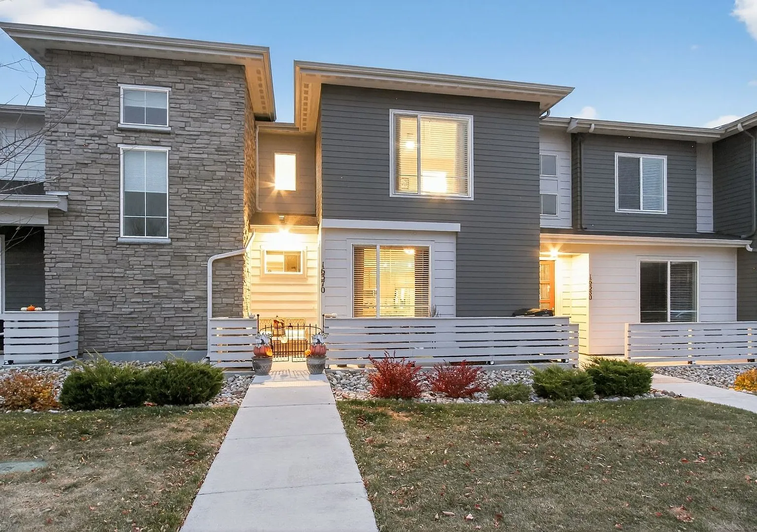 3BR Townhouse in Parker - Available to Move-In January 6th! — Photo 2