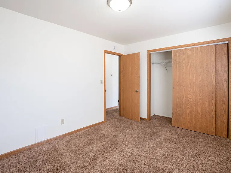 Fargo, ND Birchwood 2 Apartments | 21A | Bedroom