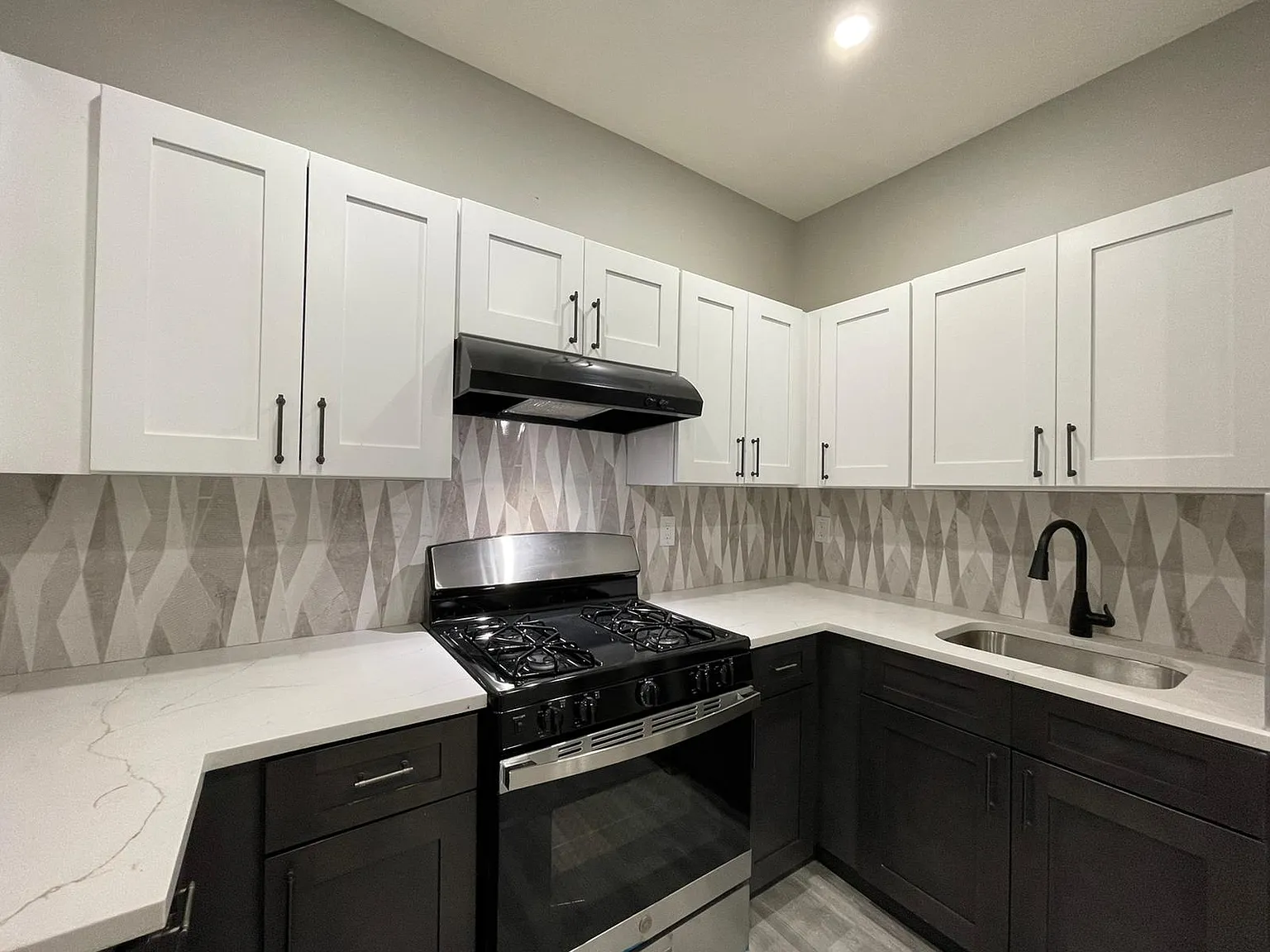2 bed, 800 sqft, $2,350 — Photo 4