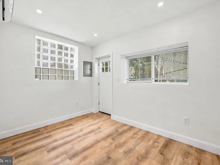 6419 Race St #B — Photo 8