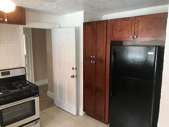 4th image of 1079 E 171st St #Up