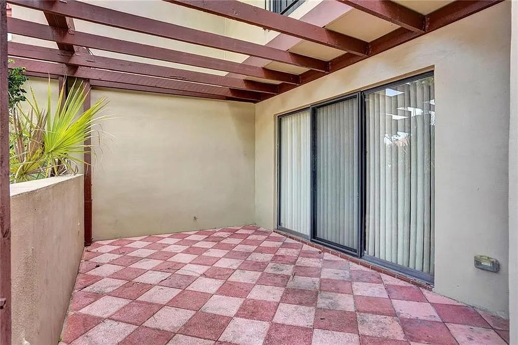 3 bed, 2.5 bath, 1900 sqft, $3,500 — Photo 4