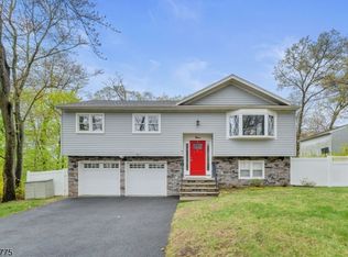 9 Center St, Stanhope, NJ 07874