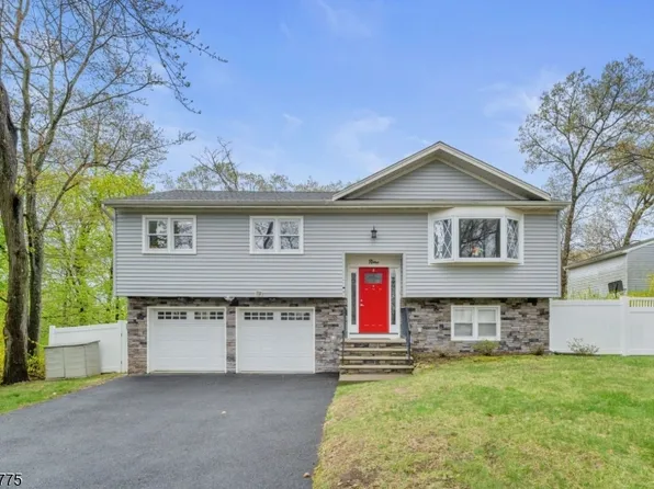 9 Center St, Hopatcong Boro, NJ 07874