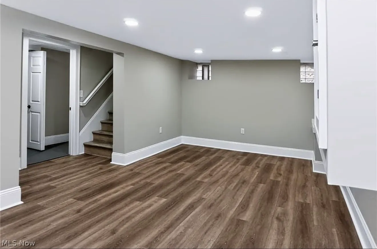 4 bed, 2400 sqft, $2,300 — Photo 3
