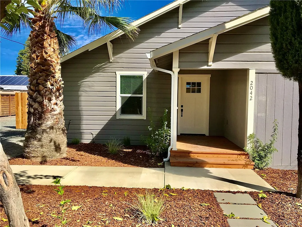 2 bed, 650 sqft, $1,700 — Photo 2