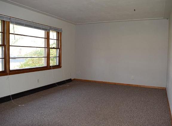 5th image of 915 5th St W