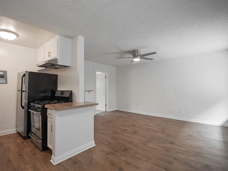 12939 Bonaparte Ave — Photo 1