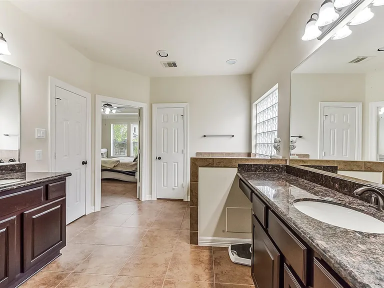 13918 Majestic Spring Ln — Photo 23