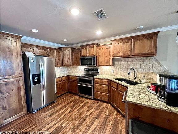 4th image of 930 Mattox Ln
