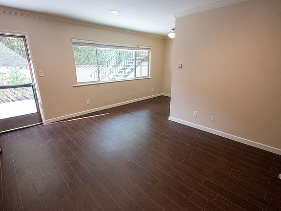 3rd image of 1015 Ashland Ave APT 2