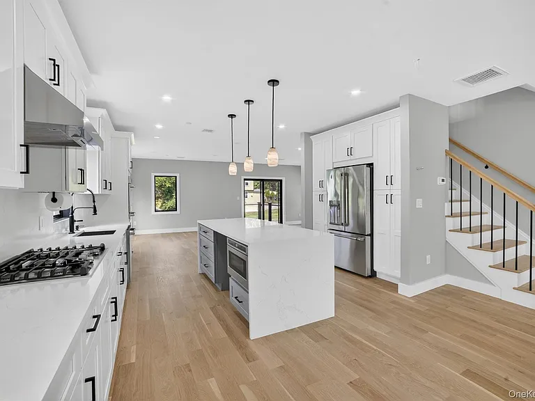 23 Hudson Ave — Photo 5