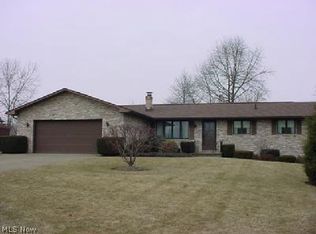 3935 Glenoak Dr NE, Louisville, OH 44641
