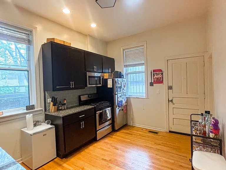2222 N. Kenmore Ave. — Photo 2