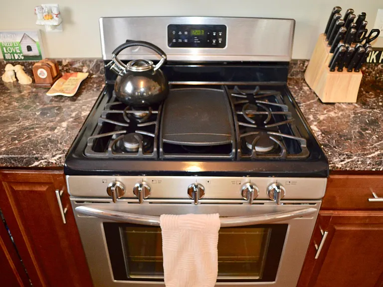 335 Thorn St #1 — Photo 9
