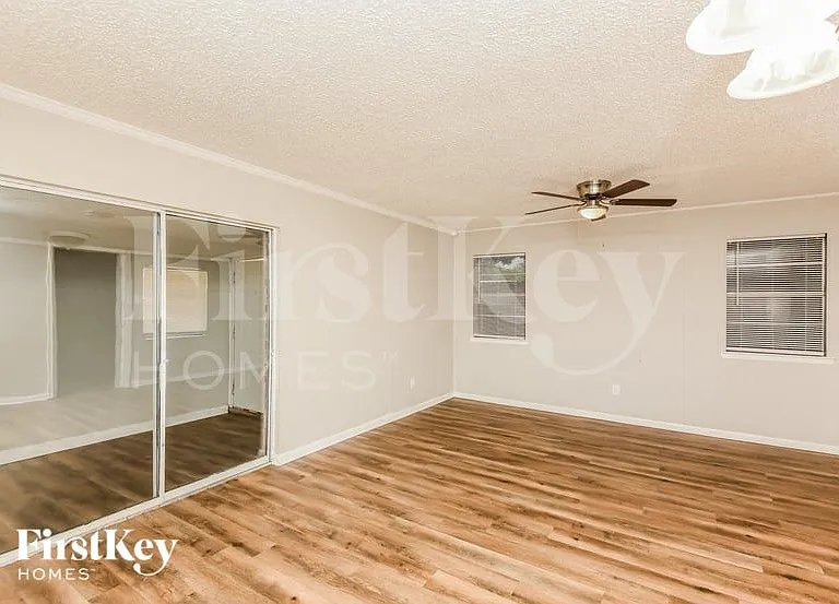 244 E Malone Ave — Photo 5