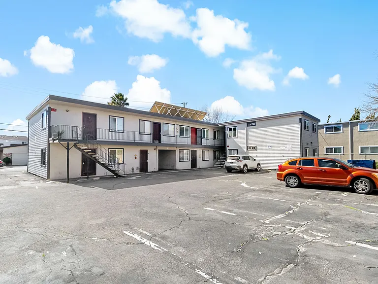 2409 Standard Ave #7 — Photo 2