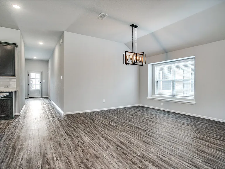 5825 Rostherne Dr — Photo 5