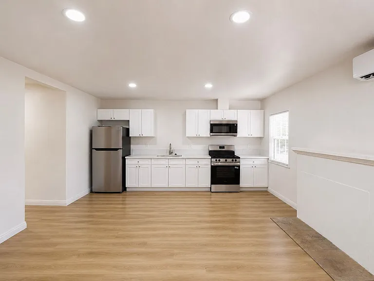 4723 Arlington Ave — Photo 4