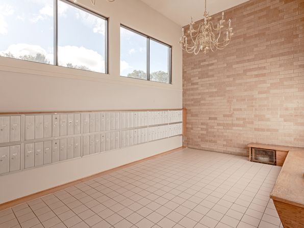 820 W Main St APT 220